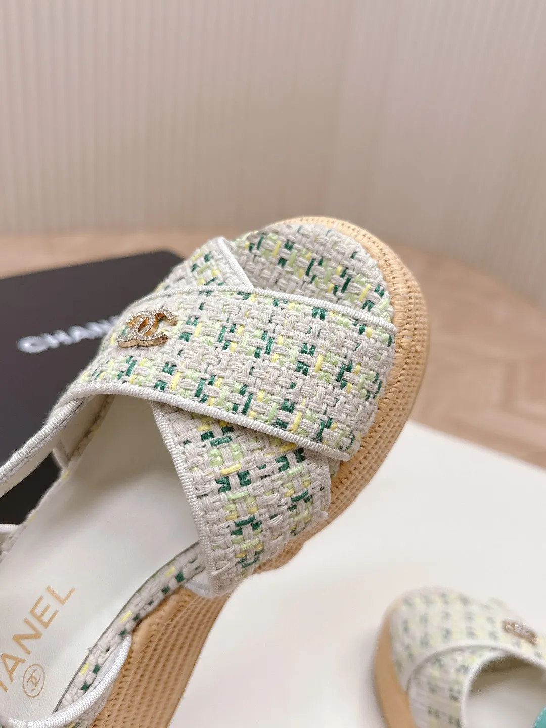 👟👟Ex-factory price 600👟👟 CHANEL Chanel 2025 new sandals and slippers series classic series every style is great rhombus platform sandals and slippers elegant and noble comfortable and versatile upper: sheepskin, woven cloth foot pads: sheepskin sole: rubber outsole size: 35-40
